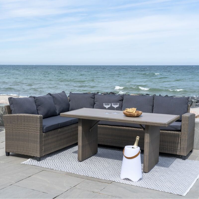 Rafael Asolo Loungesæt i polyrattan på flot terrasse ved havet